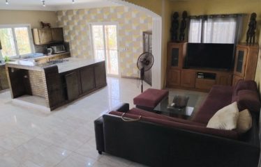NGAPAROU : Maison avec dépendances 7 chambres à vendre