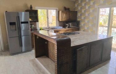 NGAPAROU : Maison avec dépendances 7 chambres à vendre