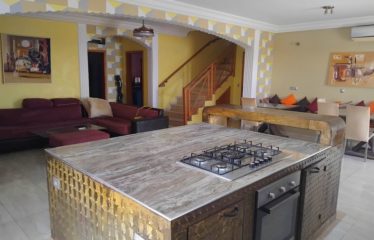NGAPAROU : Maison avec dépendances 7 chambres à vendre