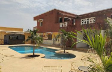 NGAPAROU : Maison avec dépendances 7 chambres à vendre
