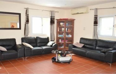 WARANG : Villa (bail) 6 chambres avec piscine bord de plage à vendre