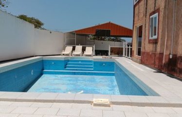 WARANG : Villa (bail) 6 chambres avec piscine bord de plage à vendre