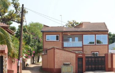 WARANG : Villa (bail) 6 chambres avec piscine bord de plage à vendre