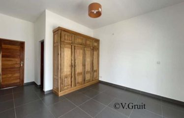 NIANING : Villa neuve 3 chambres avec piscine face à la lagune à vendre