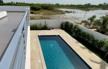 NIANING : Villa neuve 3 chambres avec piscine face à la lagune à vendre