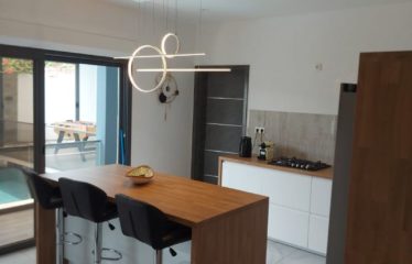 NGUERIGNE : Villa neuve de 3 chambres avec piscine sur 850m2 de terrain à vendre