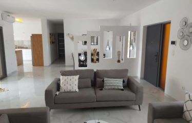 NGUERIGNE : Villa neuve de 3 chambres avec piscine sur 850m2 de terrain à vendre