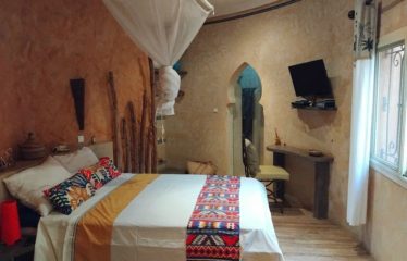 NGAPAROU: Unique riad near the sea with swimming pool