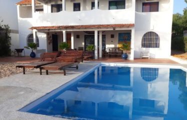 SOMONE : Villa pieds dans l’eau 6 chambres avec piscine à vendre