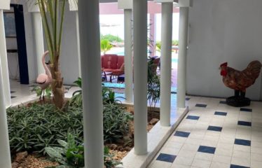 SOMONE : Villa pieds dans l’eau 6 chambres avec piscine à vendre