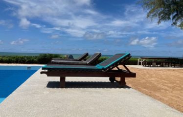 SOMONE : Villa pieds dans l’eau 6 chambres avec piscine à vendre