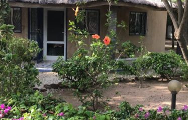 WARANG : Villa authentique 2 chambres sur un terrain de 1184 m2 à vendre