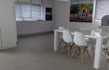 SALY : Villa contemporaine 2 chambres avec piscine à vendre