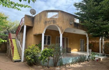WARANG : Villa atypique 2 chambres proche de la plage à vendre Mbaling-Warang