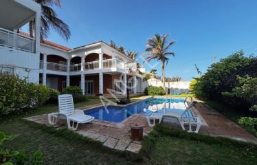 DAKAR YOFF : Grande et belle villa en R+1 à Yoff Océan Pied dans l’eau