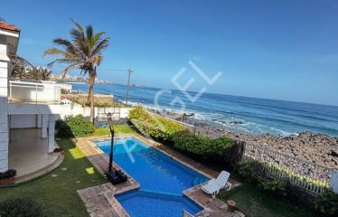 DAKAR YOFF : Grande et belle villa en R+1 à Yoff Océan Pied dans l’eau