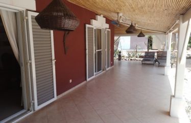 SALY : Jolie villa en TF dans une résidence pieds dans l’eau à vendre avec plage privée