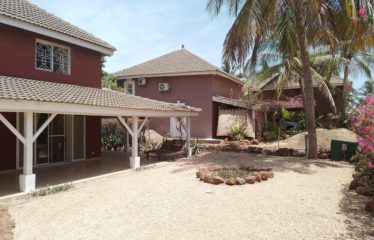 SALY : Jolie villa en TF dans une résidence pieds dans l’eau à vendre avec plage privée