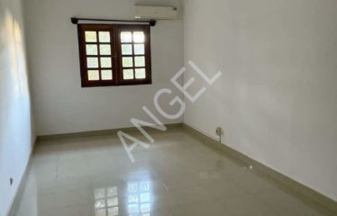 DAKAR POINT-E : Bel appartement non meublé à louer à Karak-école police