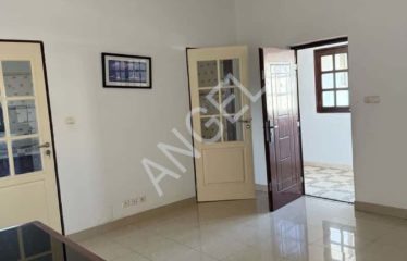 DAKAR POINT-E : Bel appartement non meublé à louer à Karak-école police