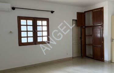 DAKAR POINT-E : Bel appartement non meublé à louer à Karak-école police