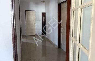 DAKAR POINT-E : Bel appartement non meublé à louer à Karak-école police