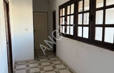 DAKAR POINT-E : Bel appartement non meublé à louer à Karak-école police