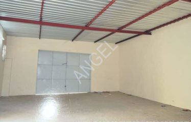 DAKAR PLATEAU : Terrain à vendre  avec hangar et une petite maison en centre-ville