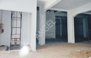 DAKAR PLATEAU : Terrain à vendre  avec hangar et une petite maison en centre-ville