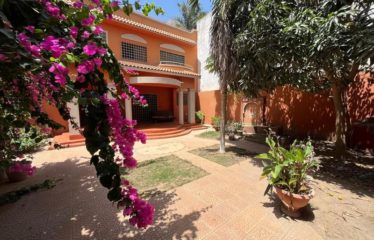 DAKAR MAMELLES : Très belle villa avec jardin à louer