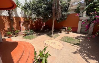 DAKAR MAMELLES : Très belle villa avec jardin à louer