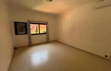 DAKAR MAMELLES : Très belle villa avec jardin à louer