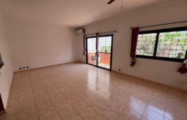 DAKAR MAMELLES : Très belle villa avec jardin à louer