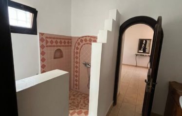 DAKAR MAMELLES : Très belle villa avec jardin à louer