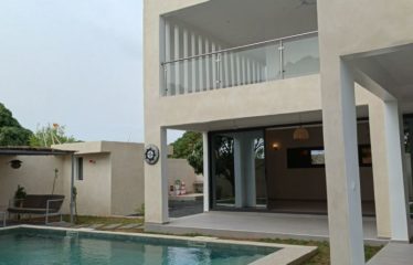 NGAPAROU : Villa contemporaine neuve 4 chambres avec piscine à vendre