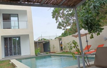 NGAPAROU : Villa contemporaine neuve 4 chambres avec piscine à vendre