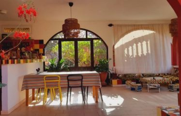 Warang : Propriété originale composée de 2 petites villas sur 5740 m2 à vendre