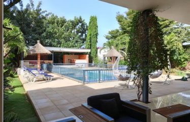 NGUERIGNE : Villa 4 chambres et 2 studios avec piscine à vendre