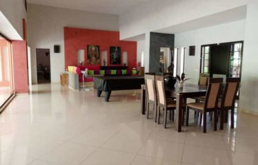 NGUERIGNE : Villa 4 chambres et 2 studios avec piscine à vendre
