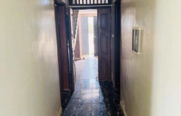 LAC ROSE : Villa 6 chambres à vendre titre foncier en face de la mer