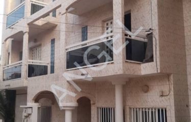 DAKAR MAMELLES : Immeuble R+2 à vendre dans une zone calme et accessible