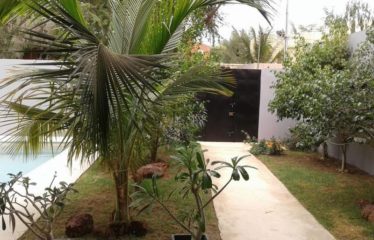 NGAPAROU : Spacieuse villa contemporaine à vendre en 3ème ligne de la mer