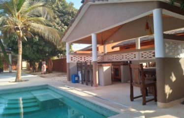 NGAPAROU : Villa à louer avec dépendance 4ème ligne de la mer