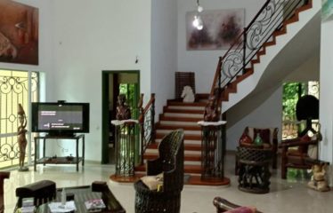 NGUERIGNE : Villa originale de 5 chambres avec piscine à vendre