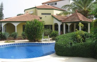 NGUERIGNE : Villa originale de 5 chambres avec piscine à vendre