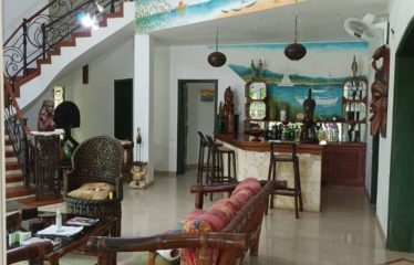 NGUERIGNE : Villa originale de 5 chambres avec piscine à vendre