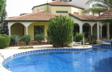 NGUERIGNE : Villa originale de 5 chambres avec piscine à vendre