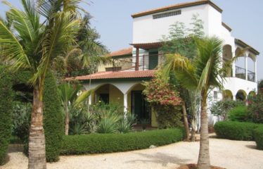 NGUERIGNE : Villa originale de 5 chambres avec piscine à vendre
