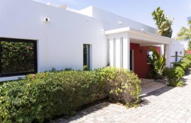 NGUERIGNE : Villa contemporaine plain pied 4 chambres avec piscine à vendre