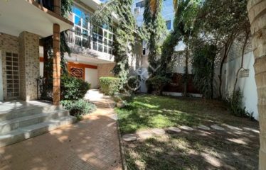 DAKAR POINT-E : Grande Villa à louer